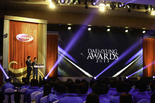 문화서비스 기업 대명그룹이 지난 2일 홍천 비발디파크에서 전 계열사 임직원 1100여 명이 참석한 가운데 '2015년 한마음 페스티벌 행사'를 가졌다.   대명그룹 제공